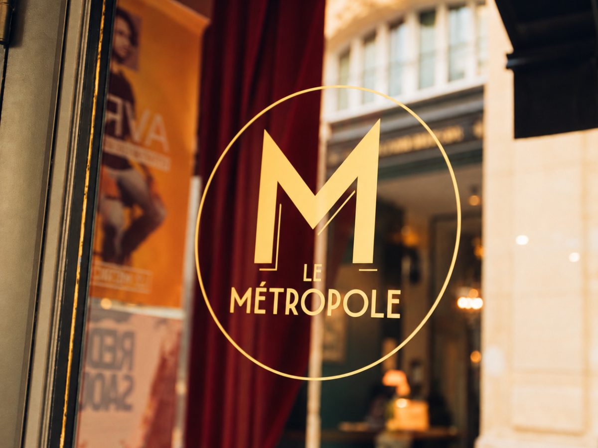 The entrance of Le Métropole theatre